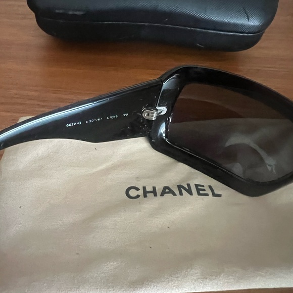 Chanel sunglasses,authentic. - Picture 4 of 8
